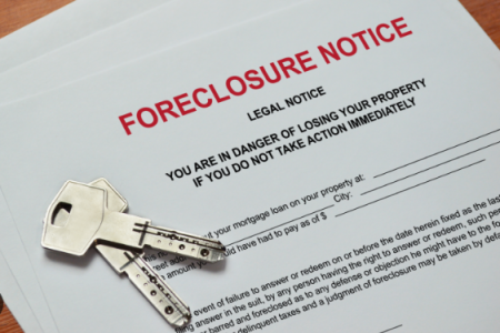 Photo of house keys on top of a paper that says Foreclosure Notice - Legal Notice